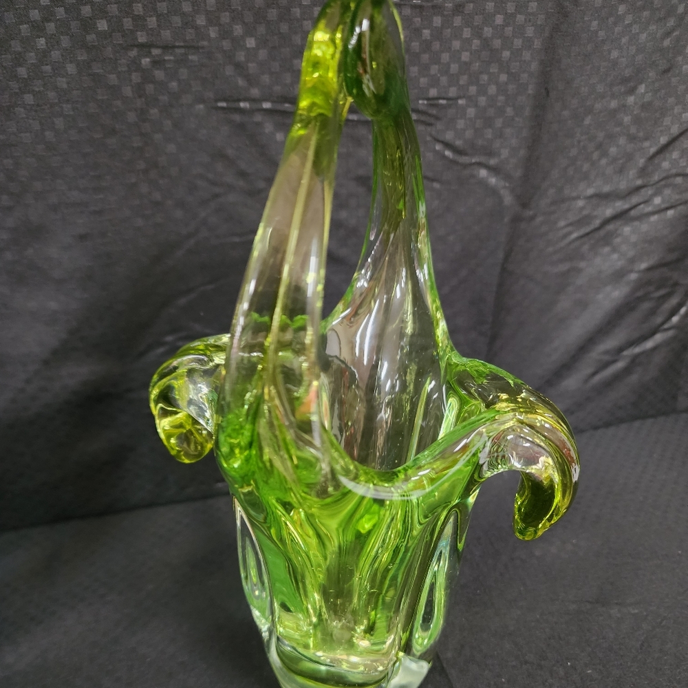 Chalet glass tulip basket